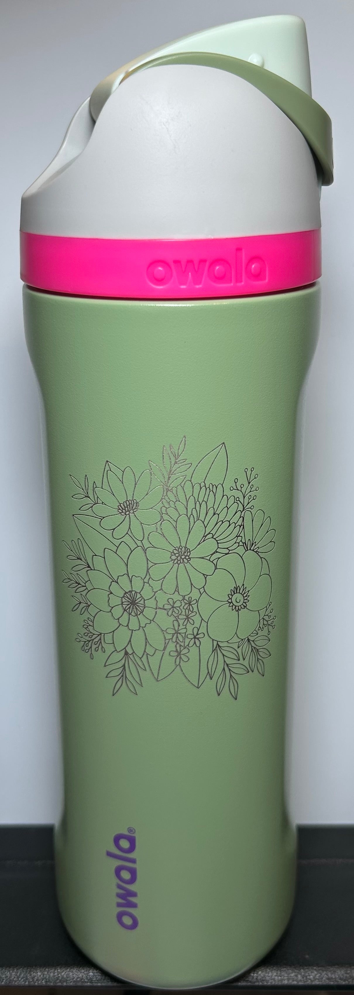 24 oz Owala® FreeSip - Neo Sage  – Floral Line Art